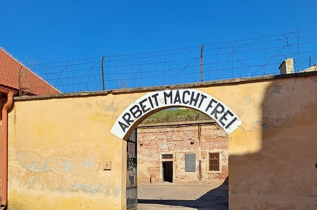 Terezín Concentration Camp Excursion from Prague. In Spanish