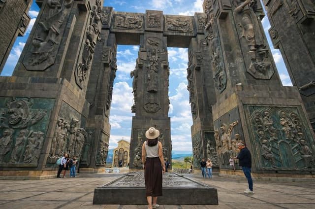 Tbilisi - Mtskheta Tour: History, Views, Wine & Boat Ride