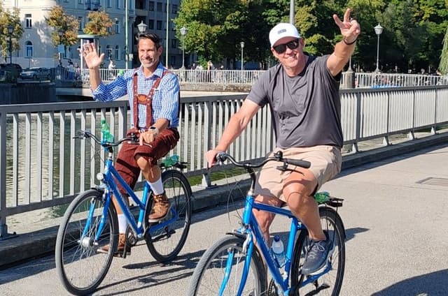 Munich: Private Bike Tour: Flexible Start & Beer Garden Visit