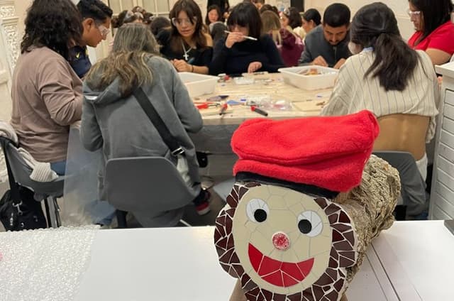 Guided Gaudí Mosaic Class for Adults and Kids in Barcelona 1 Hr