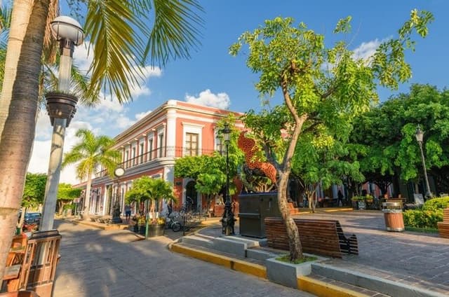 Mazatlan Heritage Tour with 4 Course Lunch at Melville
