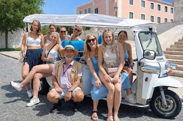 Halfday Tuk Tuk Tour Lisbon Highlights-Viewpoints-Local Stories