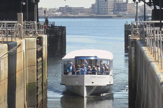 Boston Architecture Cruise of Charles River & Boston Harbor