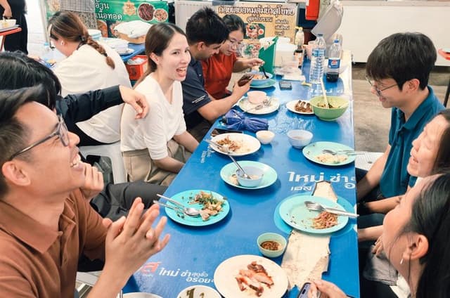 Bangkok Authentic Market Food Tour with 8+ Local Tastings & Boat