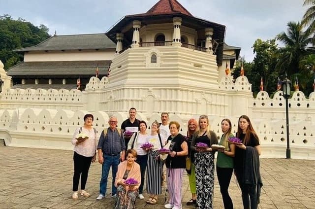 Kandy and Pinnawala Private Day Tour from Colombo/Negombo