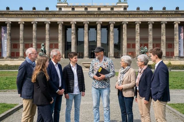 Berlin Museum Island Tour: Courtyards & Hidden Stories