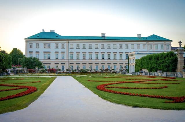 Discover Salzburg: Old Town Highlights Tour