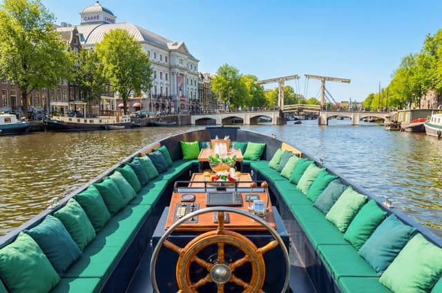 Amsterdam: Guided Open Boat Canal Cruise Unlimited Drinks Option