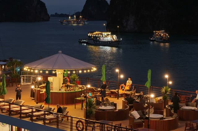 Cycad Cruises Bai Tu Long Bay
