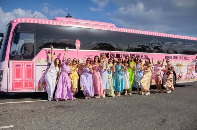 Tea Bus City Sightseeing with Show on Board