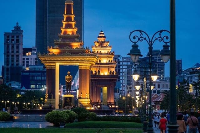 Phnom Penh: 4 hours Evening City Highlights Tour