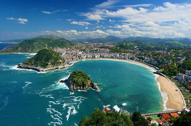 Private San Sebastián Tour from Bilbao with City Highlights