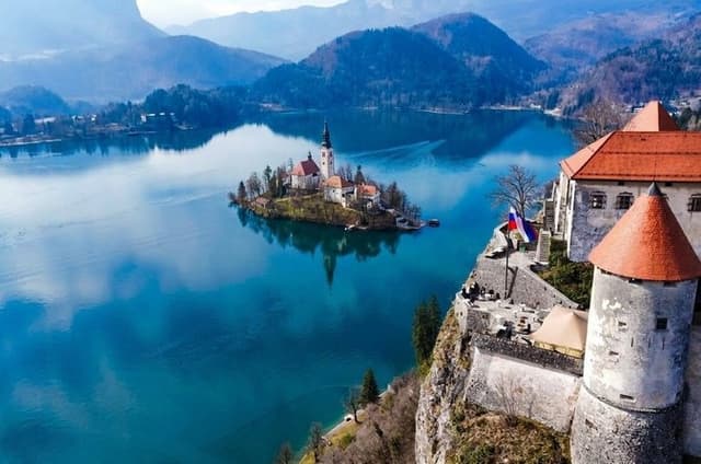 Zagreb: Bled & Ljubljana Day Tour with Coffee & Chocolate