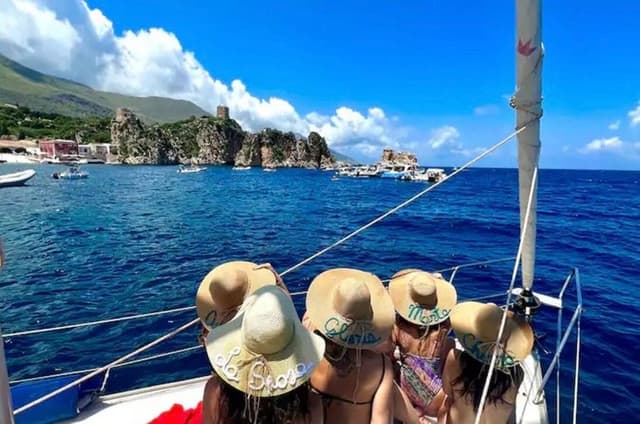 Sailing Cruise in the Zingaro Reserve with Lunch