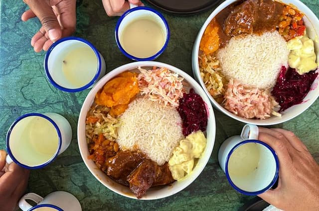Cape Town Historic Centre Food Tour with 15 Local Dishes and Wine
