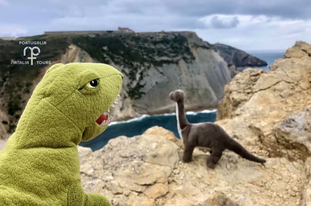 Private Walk to Dinosaur Footprints Near Lisbon