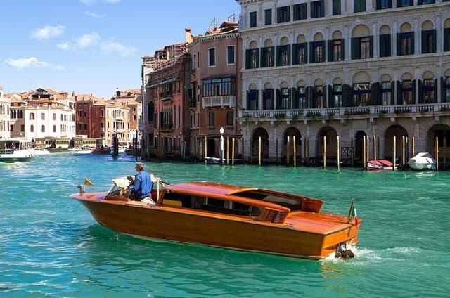 Venice Private Water Taxi from your Hotel to Santa Lucia Station