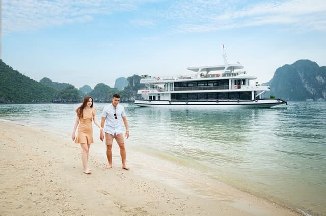 BEST SELLER Halong Bay Luxury Day Cruise: Buffet, Kayak & Jacuzzi