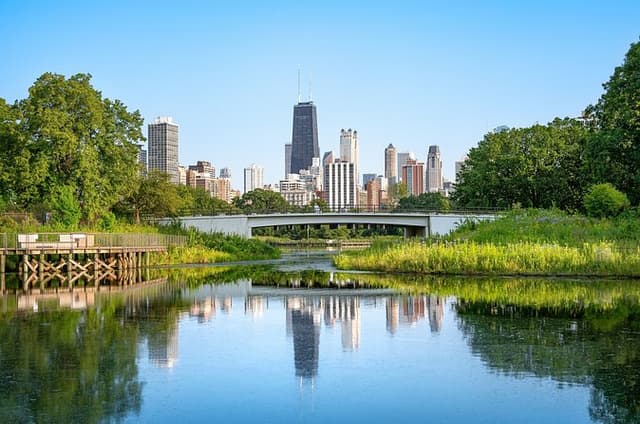 Chicago Private Neighborhoods Tour to Lincoln and Hyde Park