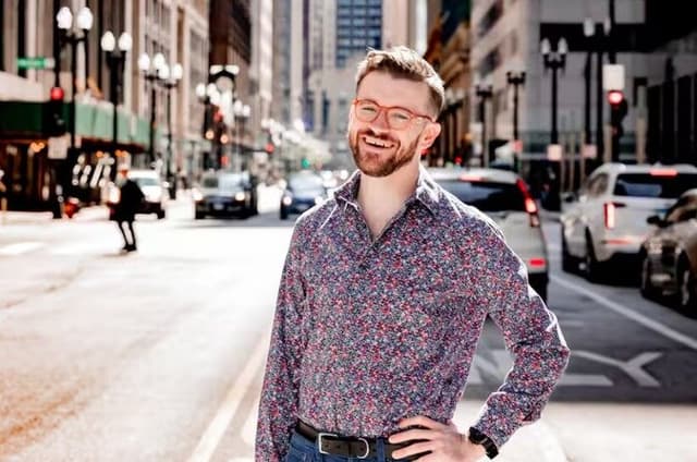 Walkin' with Colin: Chicago History-Mystery-Comedy-Tragedy Tour