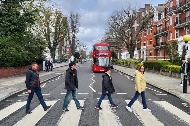The Beatles in London Private Black Cab Tour with Pickup Drop