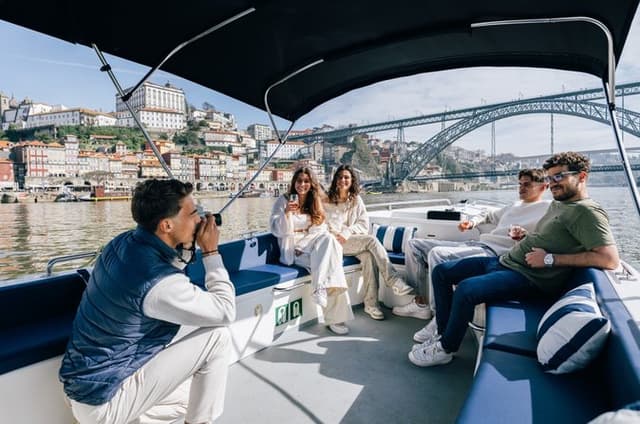 Porto 6 Bridge Boat Tour & Wine Tasting Experience