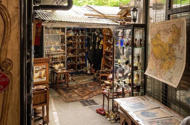 Paris Flea Market Private Tour: Saint-Ouen Antiques Vintage