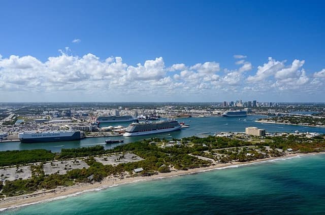 Helicopter Tour Above Fort Lauderdale City and Beaches