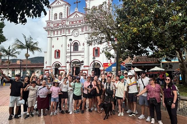 Tour a Guatapé y El Peñol con Paseo en Barco, Desayuno y Almuerzo