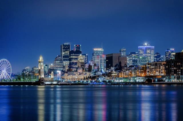 Montreal: Evening cruise with DJ