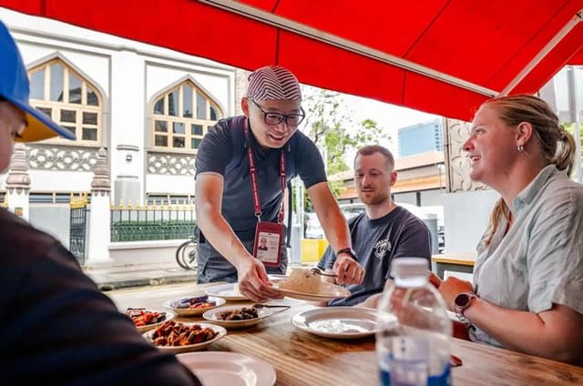 Private Singapore Food Tour: Culture & Local Neighborhoods