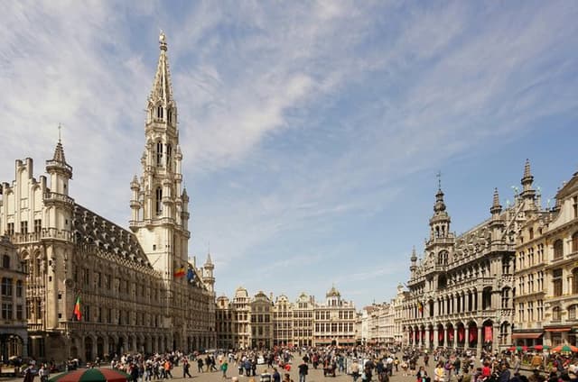 Brussels to the Open — From the medieval heart to the grand viewpoint