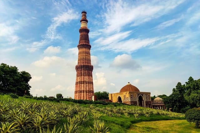 Private Full Day City Tour in Delhi with Transport