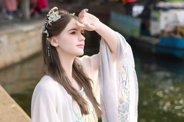 Shanghai: Zhujiajiao Water Town tour with Hanfu Photos