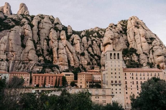 Montserrat Experience: Madonna, Museum & Scenic Train Journey