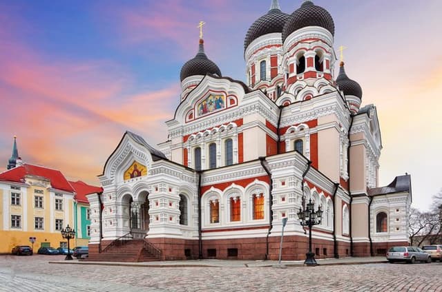 Deluxe Cruise Friendly Tallinn Tour from Port including Free Time