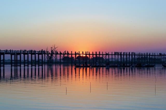 Mandalay Private Tour: Royal Capitals, Artistry & U-Bein Bridge