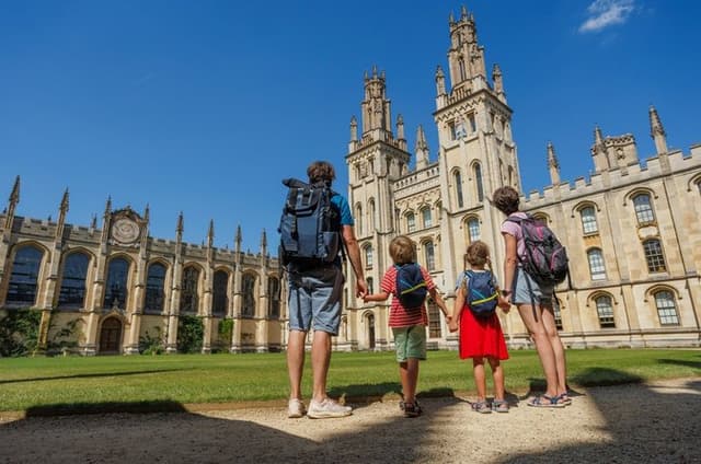 Oxford Private Day Trip from London: Lunch & Colleges Option
