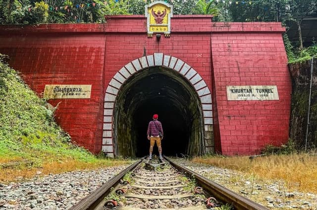 Ancient City of Hariphunchai Top Sights and 6 Mini Food Tour