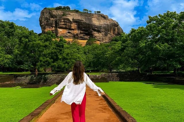 Sigiriya Rock, Village Tour and Wildlife Safari from Pasikuda