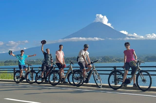 Lake Kawaguchi Explorer: E-Bike Guided Tour