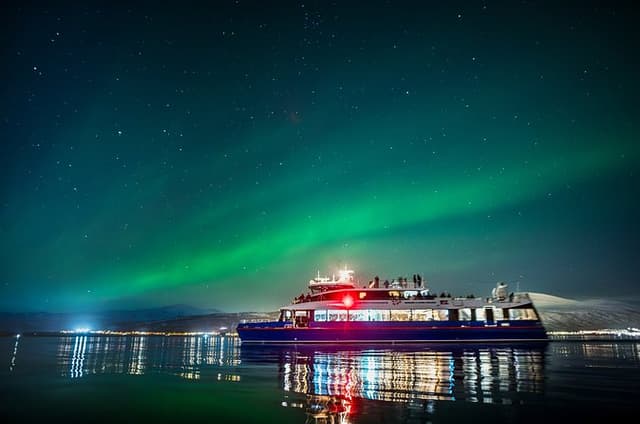 Northern Lights Cruise from Tromsø Witness the Aurora Borealis