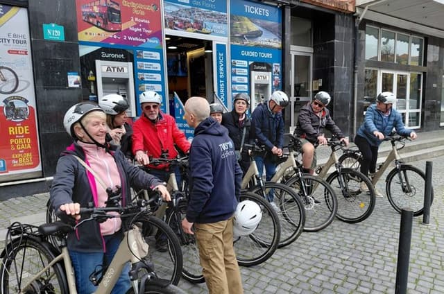 Porto E‑Bike Tour + Snack