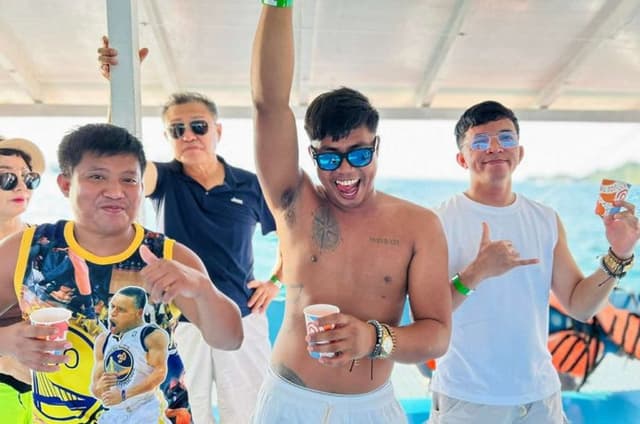 Boracay Party Boat or Yacht with Water Activities and Snack/Drink