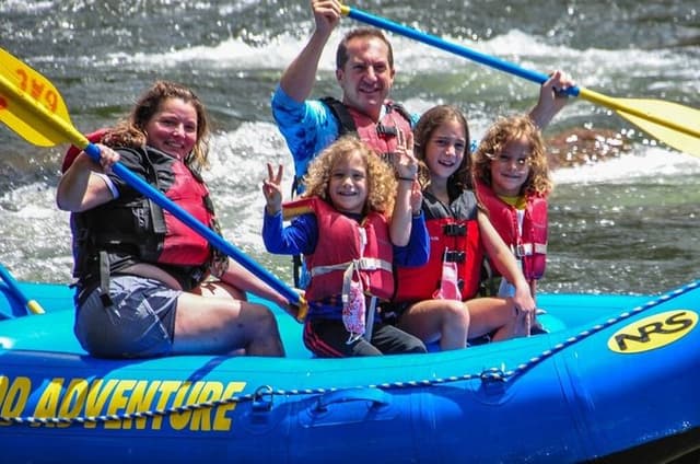 2-Hours Glenwood Springs Short and Mild Family Raft Trip