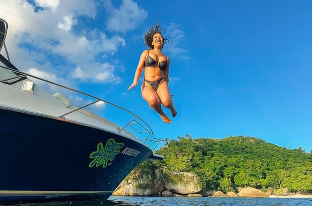 Morning Boat Tour in Rio – Iconic Landmarks, Drinks and Snacks