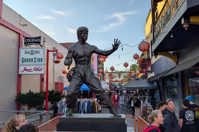 Cultures of the World Walking Tour in Los Angeles
