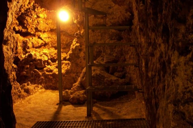 Lecce and Underground Walking Tour: with Tasting