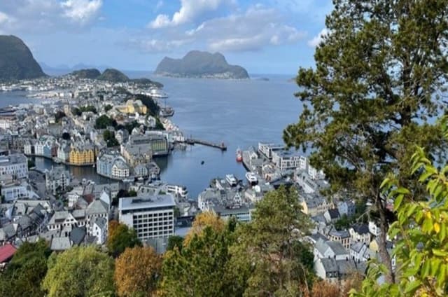 Aksla Viewpoint and Ålesund Go Round Tour