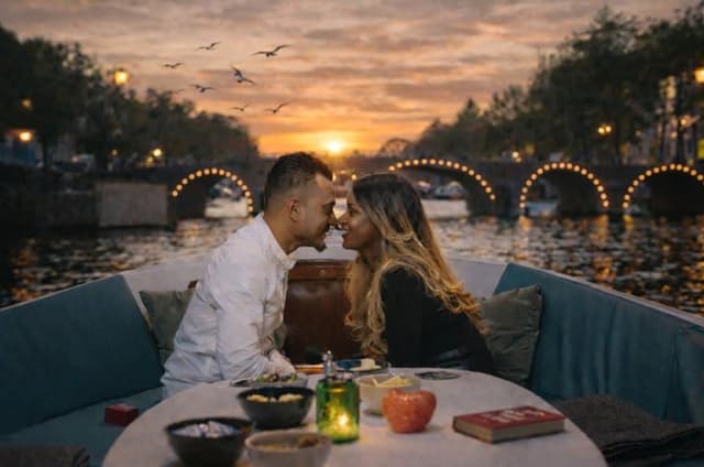 Amsterdam: Private Romantic Evening Canal Cruise + Bubbles/Snacks